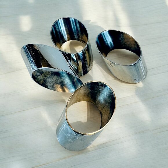 Vintage Set of 4 Silver Plated Napkin Rings - Picture 2 of 7